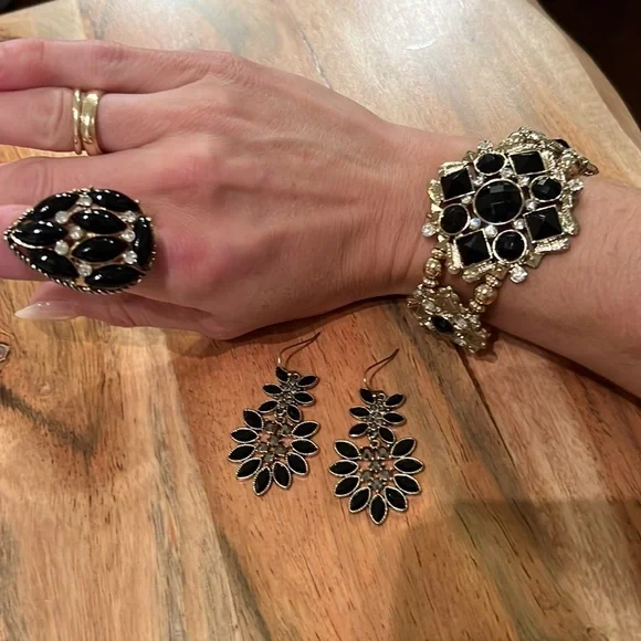 Costume jewelry set black gold & crystal rhinestone one size fits all adjustable - Picture 15 of 16